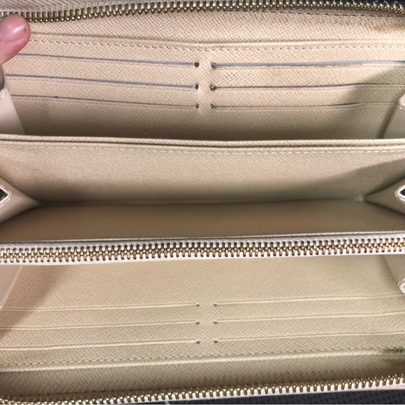 Louis Vuitton Wallet - Picture 3 of 7